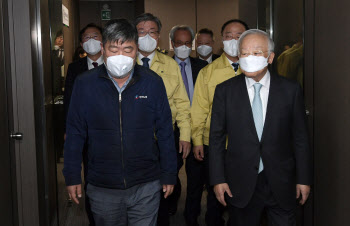 코로나19 위기 극복 위한 노사정 합의 선언                                                            