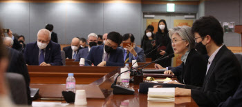 강경화 장관, 주한 외교단에 브리핑                                                                   