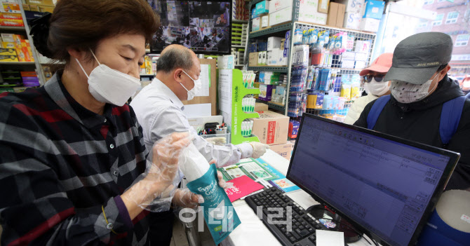 [포토]9일부터 '마스크 5부제'…신분증 필참, 날짜도 확인하세요