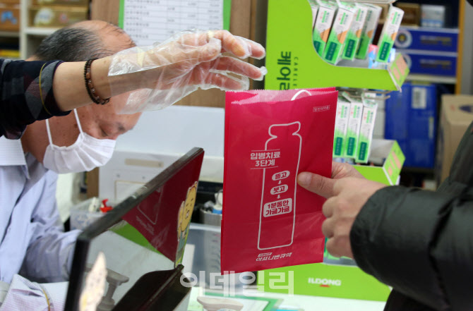 [포토]내일부터 출생연도 끝자리 기준 '마스크 5부제' 시행