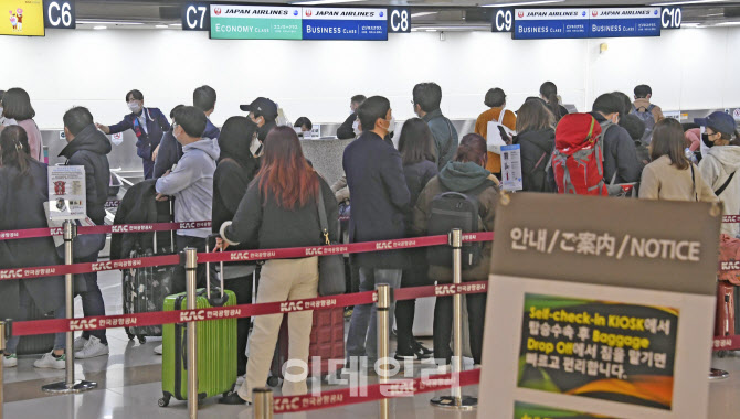 [포토]"日 항공편 끊길라" 조기출국 비상