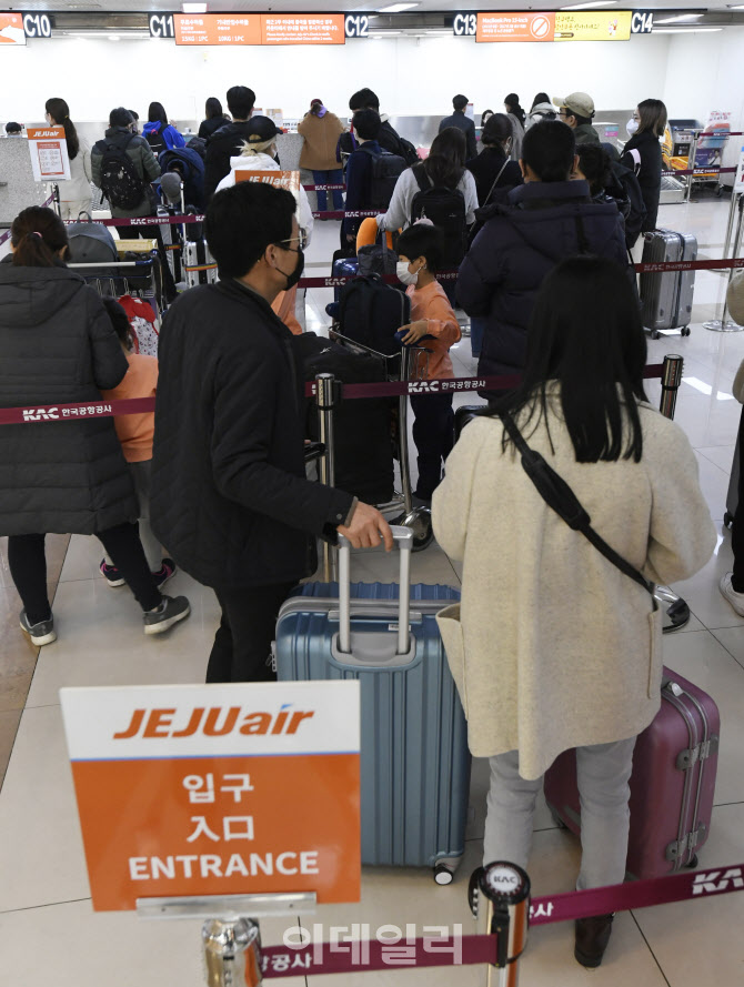 [포토]日 입국제한조치 하루 앞둔 김포공항 모습