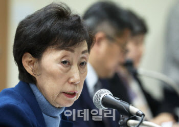 인권위원장 "확진자 동선 공개, 인권 침해 우려…기준 필요"