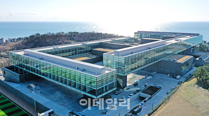 정의선, '한번도 안쓴 연수원' 코로나 치료센터 제공