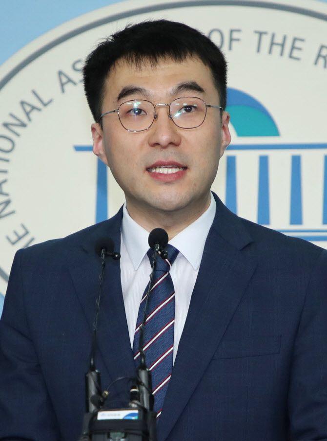 진중권, 김남국 공천에 "조국대전 연장전으로…팬덤 늪에 빠져"
