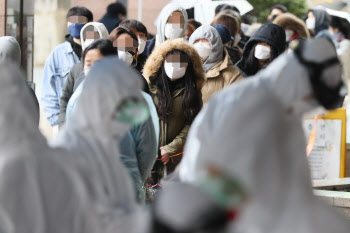 "저도 검사해주세요"…`무더기 감염` 구로 콜센터 인근주민들 `패닉`