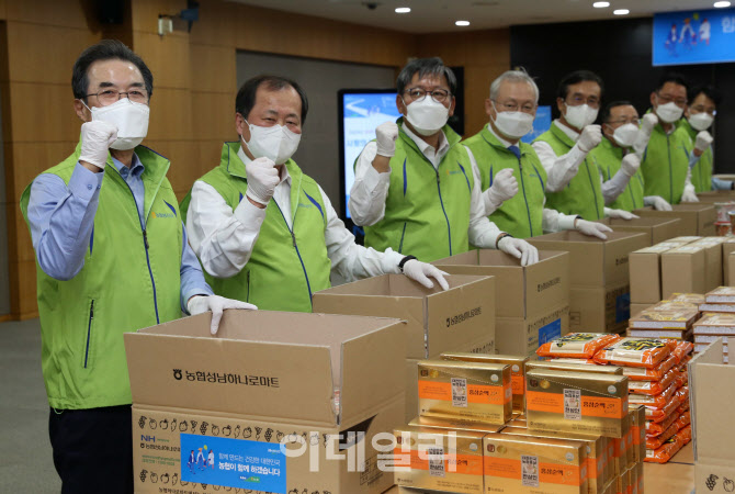 [포토] 이성희 농협회장, 대구 경북 화이팅~