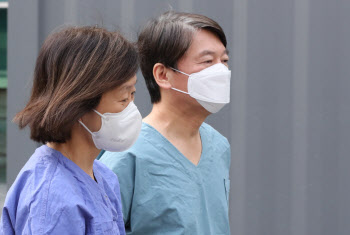 “중도의 길 가겠다” 안철수, 통합 제의 거절하고 마이웨이 고수