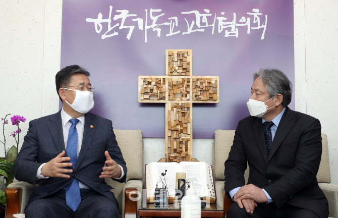 [포토]기독교 단체에 협조 요청하는 박양우 장관