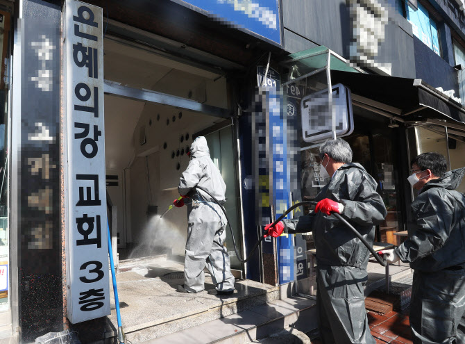 성남시장 "은혜의 강 교회 신도 명단 입수...무증상자 많았다"