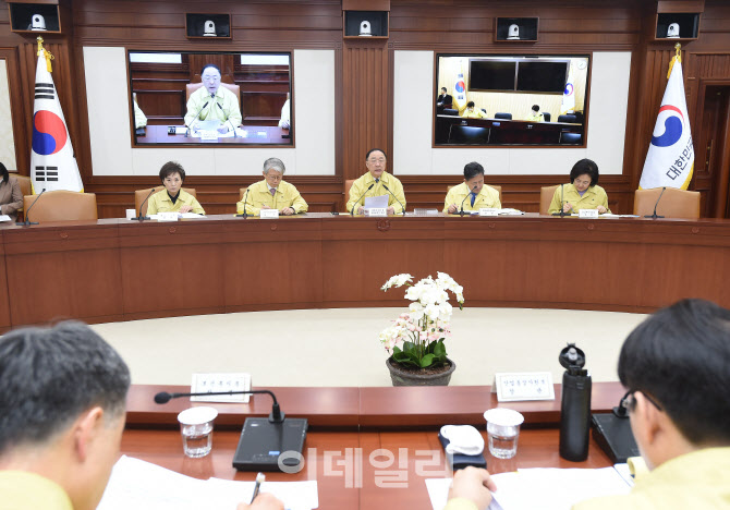 코로나19 경영난, 관광업계 긴급융자 2배 확대…공연 소극장 제작비 지원