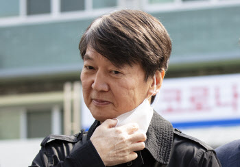 안철수 "文대통령, 靑정책실장·경제팀 즉각 교체해야"