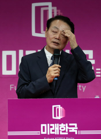 '공천파동' 미래한국, 지도부 총사퇴…공병호 "끝까지 마무리할 것"(종합)