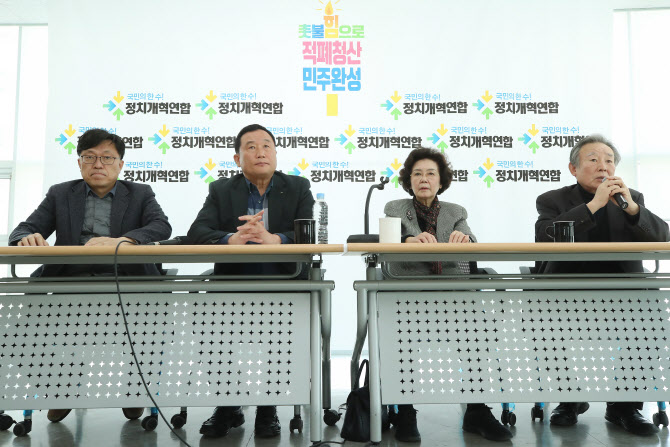 정개련, 민주당과 결별 선언…"일체의 기대 접는다"
