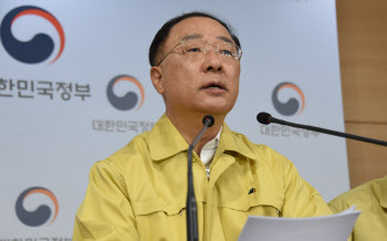 외신 만나 '교토삼굴' 언급한 홍남기…"방역·경제 대응 韓성공모델 공유"