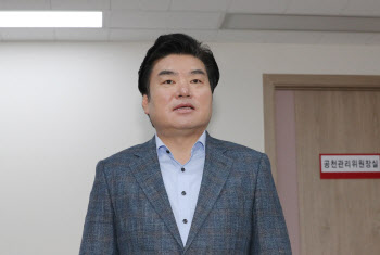 원유철 "내일 비례대표 명단 확정…보수통합 후보 공천"