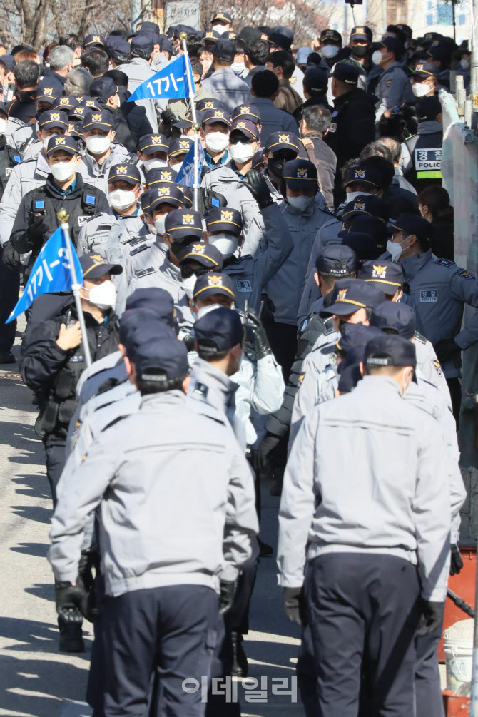 [포토]투입되는 경찰 인력