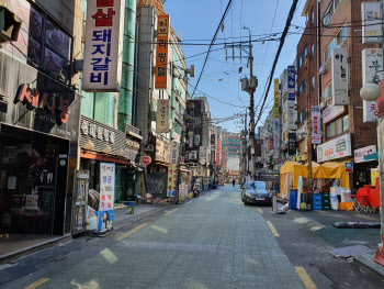 집단시설 운영제한 ‘조용한 일요일’…상인들 "대체 언제 끝나나"