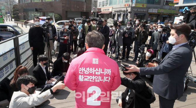 [포토]황교안, '종로 지역 교통환경 개선' 공약 발표