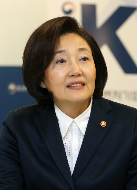[벤처가 희망이다-대담]③'취임 1년' 박영선 장관 "디지털경제 전환점 만들 터"