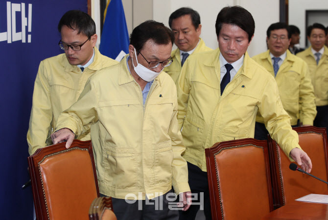 더민주당 최고위 참석하는 이해찬-이인영                                                                                                                                                            