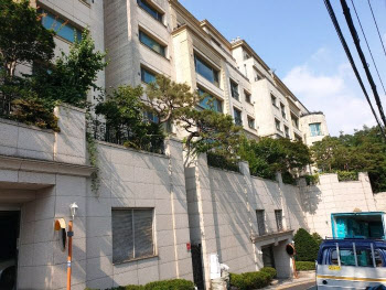 장재구 전 한국일보 회장의 방배아파트, 25억에 경매行