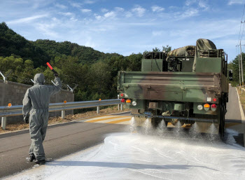 끝나지 않은 돼지열병과 전투…軍, 민통선 내 멧돼지 총기포획 재개