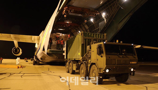 나토 軍수송기, 인천공항 통해 루마니아에 韓방호복 긴급 수송 나토 軍수송기, 인천공항 통해 루마니아에 韓방호복 긴급 수송