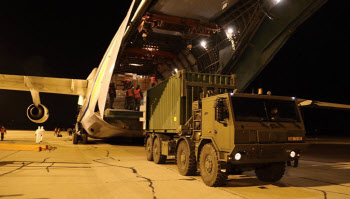 나토 軍수송기, 인천공항 통해 루마니아에 韓방호복 긴급 수송