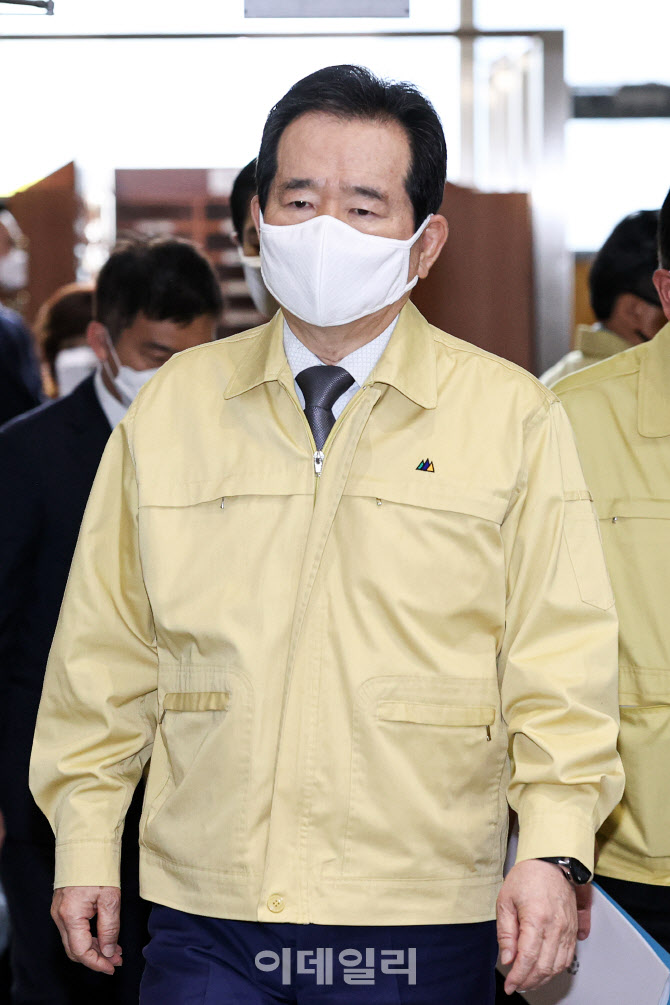 중대본 입장하는 정세균 총리                                                                                                                                                                       