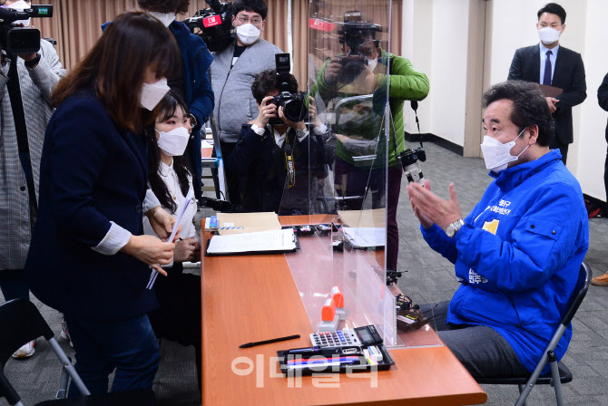  후보 등록하는 이낙연                                                                                                                                                                             