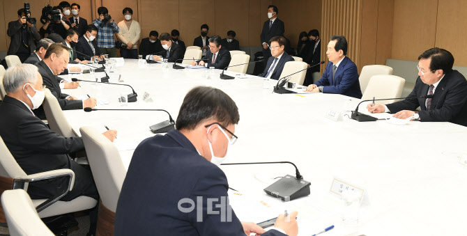 코로나19 극복위해 모인 정세균 총리-경제 5단체장                                                                                                                                                   