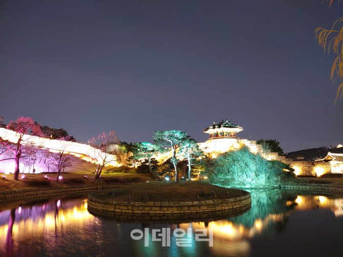 [인싸핫플] '용연'안에 달과 정자, 그리고 성곽을 담다