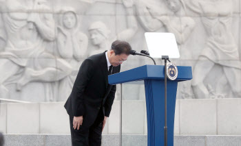 文대통령, 서해수호의 날 기념사…“용사들의 애국심 기억해”