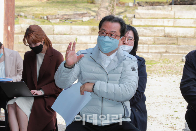 [포토]조광한 남양주시장 '궁집' 지하공간에 공영주차장 조성 제안