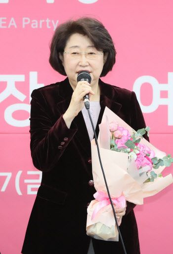 입당 소감 밝히는 김승희 미래한국당 의원