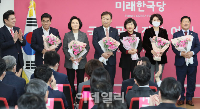 현역 의원들의 미래한국당 입당식                                                                                                                                                                   