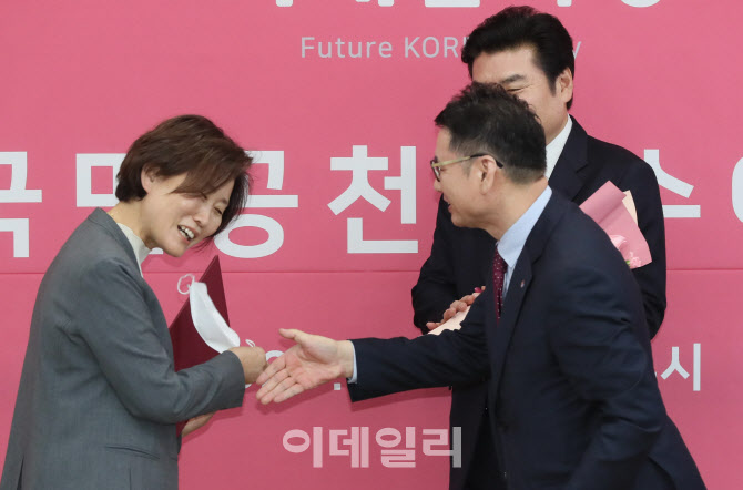 윤주경 전 독립기념관 관장, 미래한국당 비례1번                                                                                                                                                     