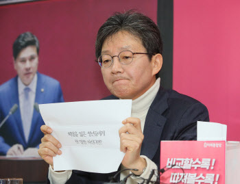 50일 만에 공개행보 유승민 "선대위원장, 전혀 생각 없어"