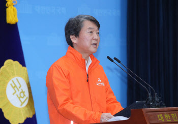 자가격리 마친 안철수, 복귀 첫 화두는 '개헌'(전문)