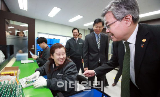 일학습병행 사업주, 학습근로자 보호 시설·장비 확보 의무