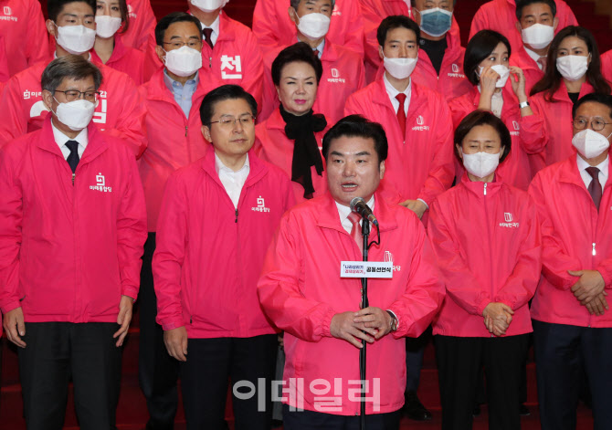 인사말하는 원유철 대표                                                                                                                                                                            