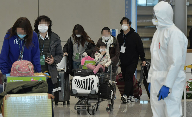외교부 "비행기 증편·제3국 협조 등 28개국 3700명 귀국 지원"