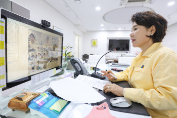 코로나에 꺾인 `마이웨이`…서초구도 지역화폐 발행한다
