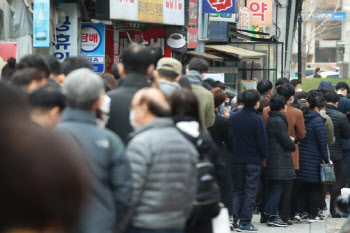 병원서 환자 주민번호 빼내 마스크 산 간호조무사 기소