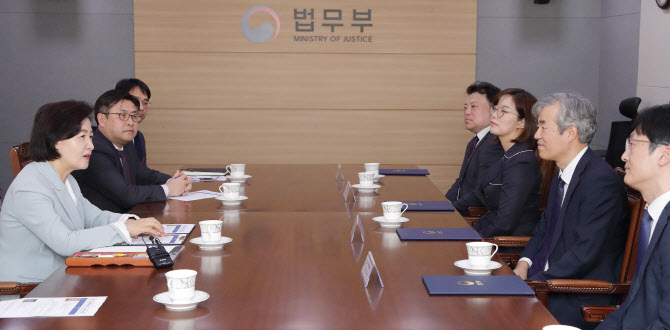 '채널A-檢' 제보자, 진중권에 "사회적 거리두기 해야"