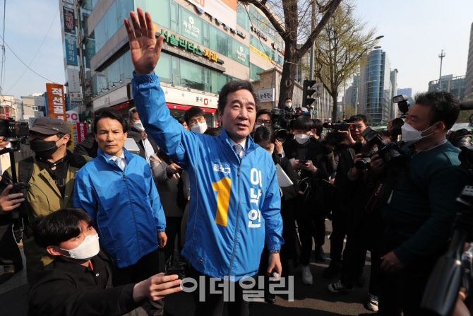 이낙연, '경복궁역 앞에서 거리 유세'                                                                                                                                                     