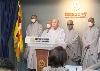 종교계 '코로나 장기화' 대비…미사·법회·예배 중단 연장