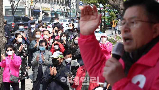 황교안 거리유세, '박수보내는 시민들'                                                                                                                                                    