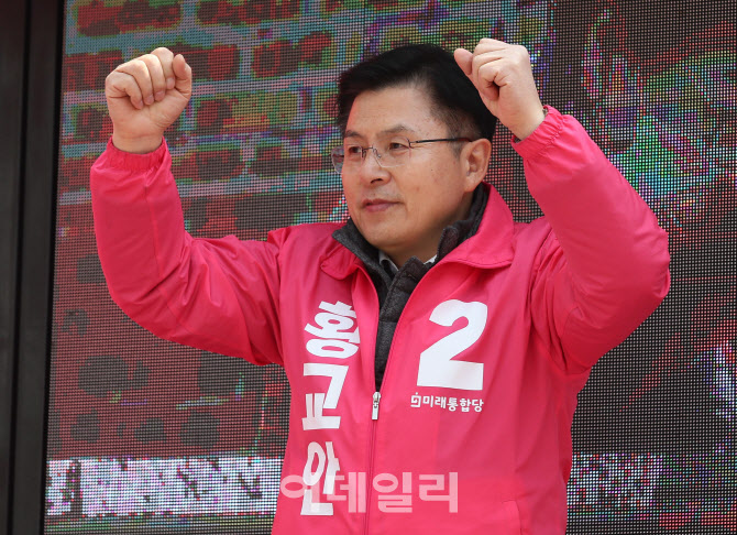 황교안, '두 주먹 불끈'                                                                                                                                                                  